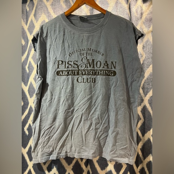 Cut off sleeves Large Muscle Tank “official member of the piss & moan club” - Picture 1 of 4